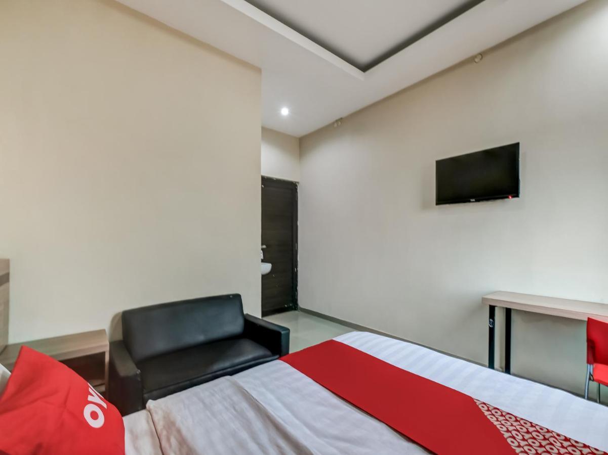 Oyo 90986 Hotel Srikandi Adisucipto Kalasan Exteriör bild