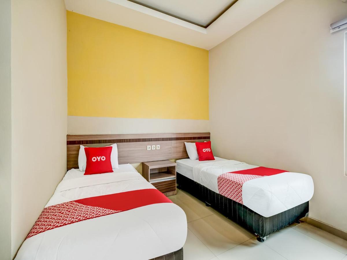 Oyo 90986 Hotel Srikandi Adisucipto Kalasan Exteriör bild
