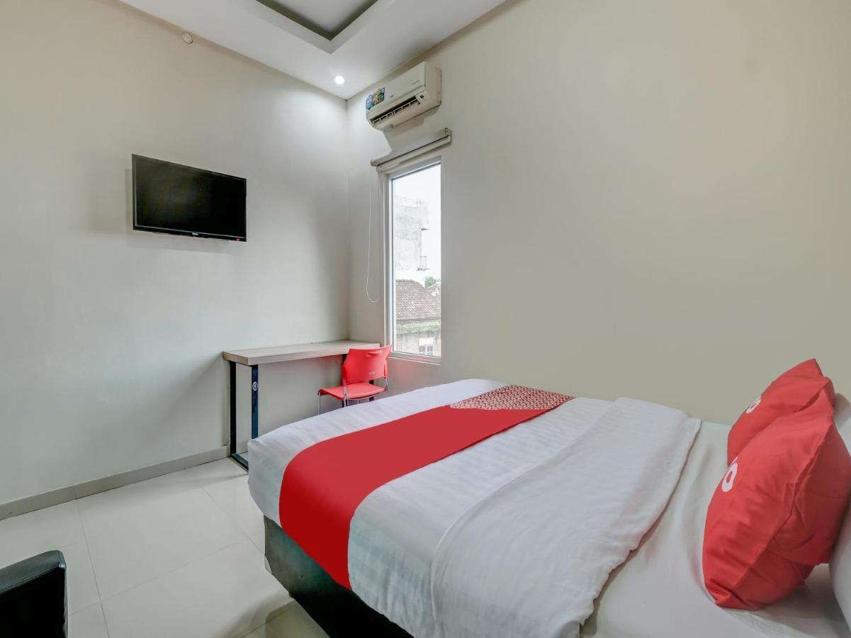 Oyo 90986 Hotel Srikandi Adisucipto Kalasan Exteriör bild